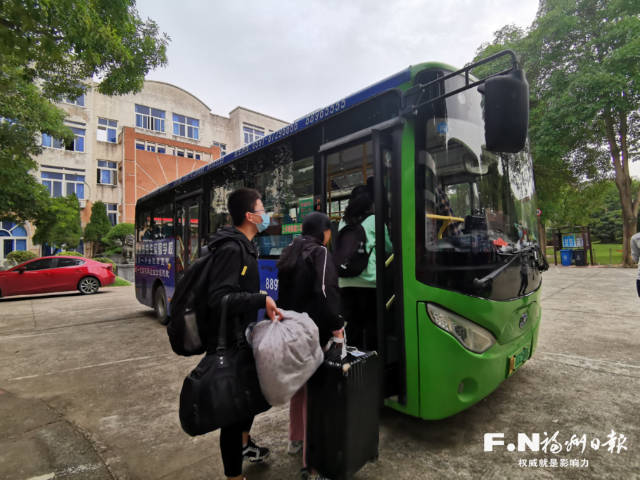 福清海口鎮(zhèn)開通專車解決學(xué)生乘車難題