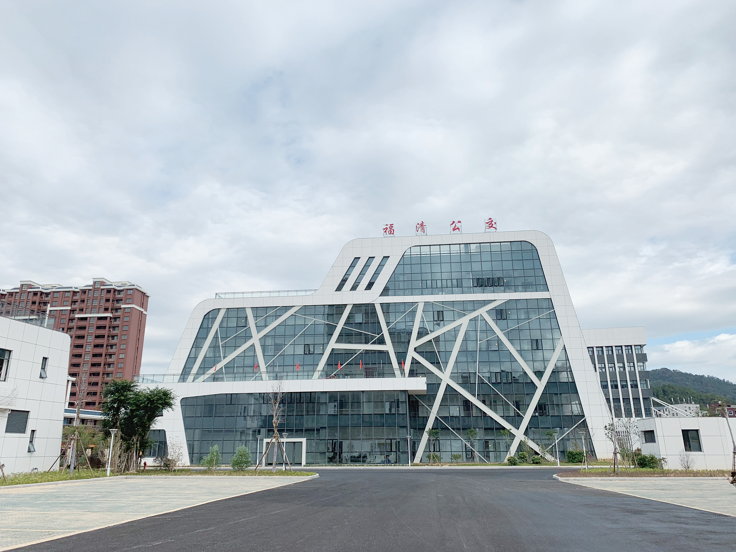 龍江公交站項目完成竣工驗收