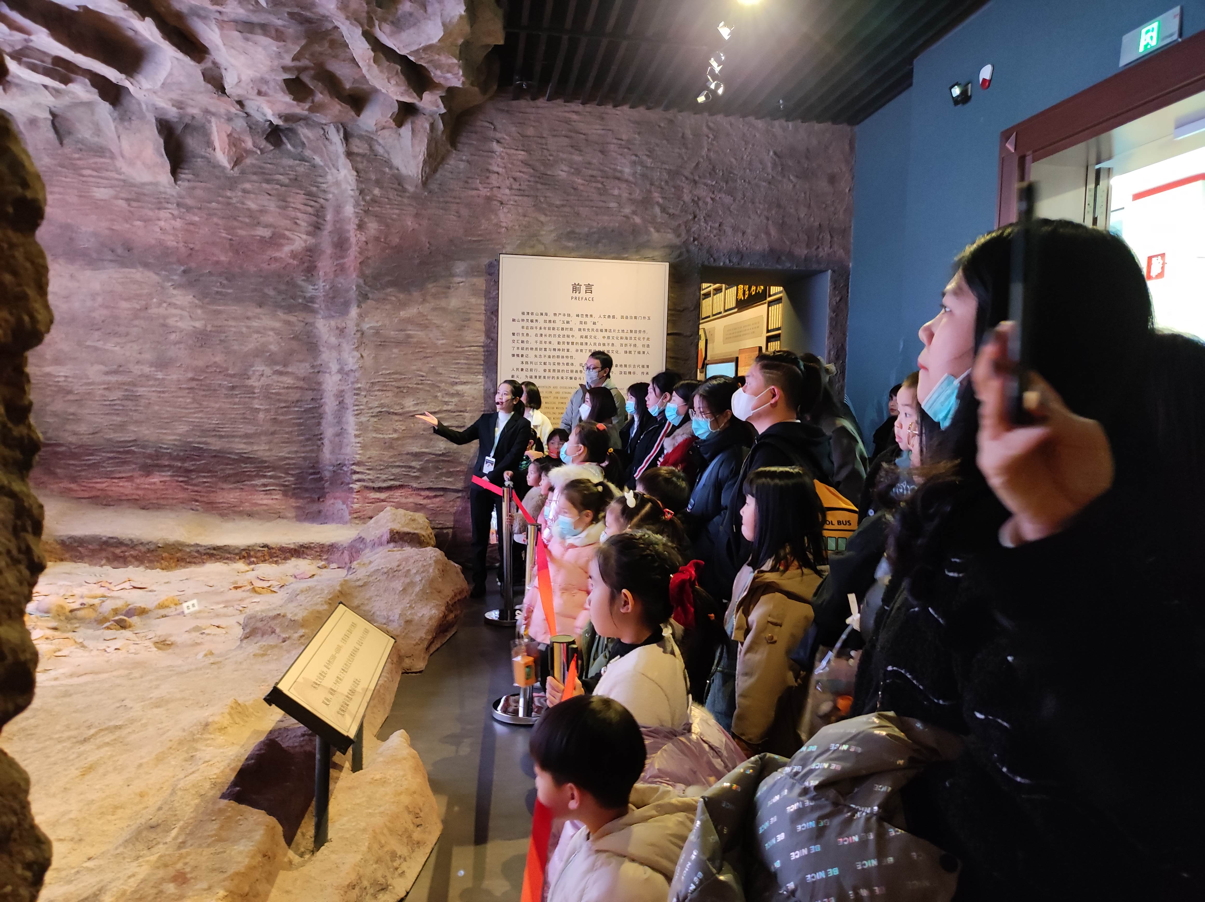 市文化體育和旅游局舉行“溫暖在融城 志愿關(guān)愛行”活動