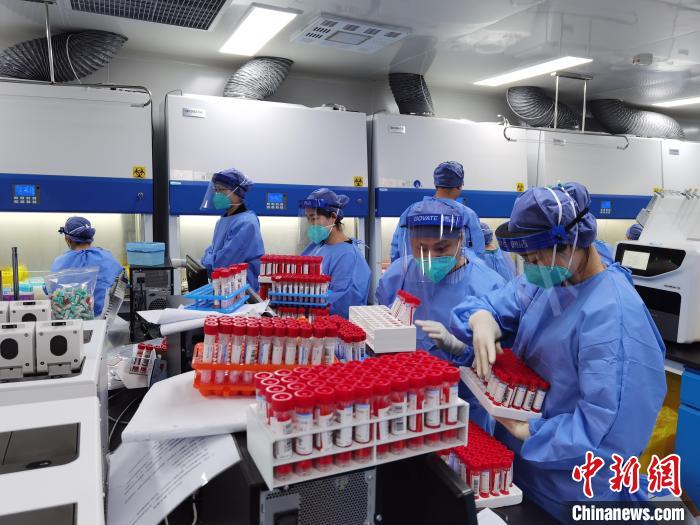 探訪福清核酸檢測基地：通宵達旦奮戰，只為早出報告