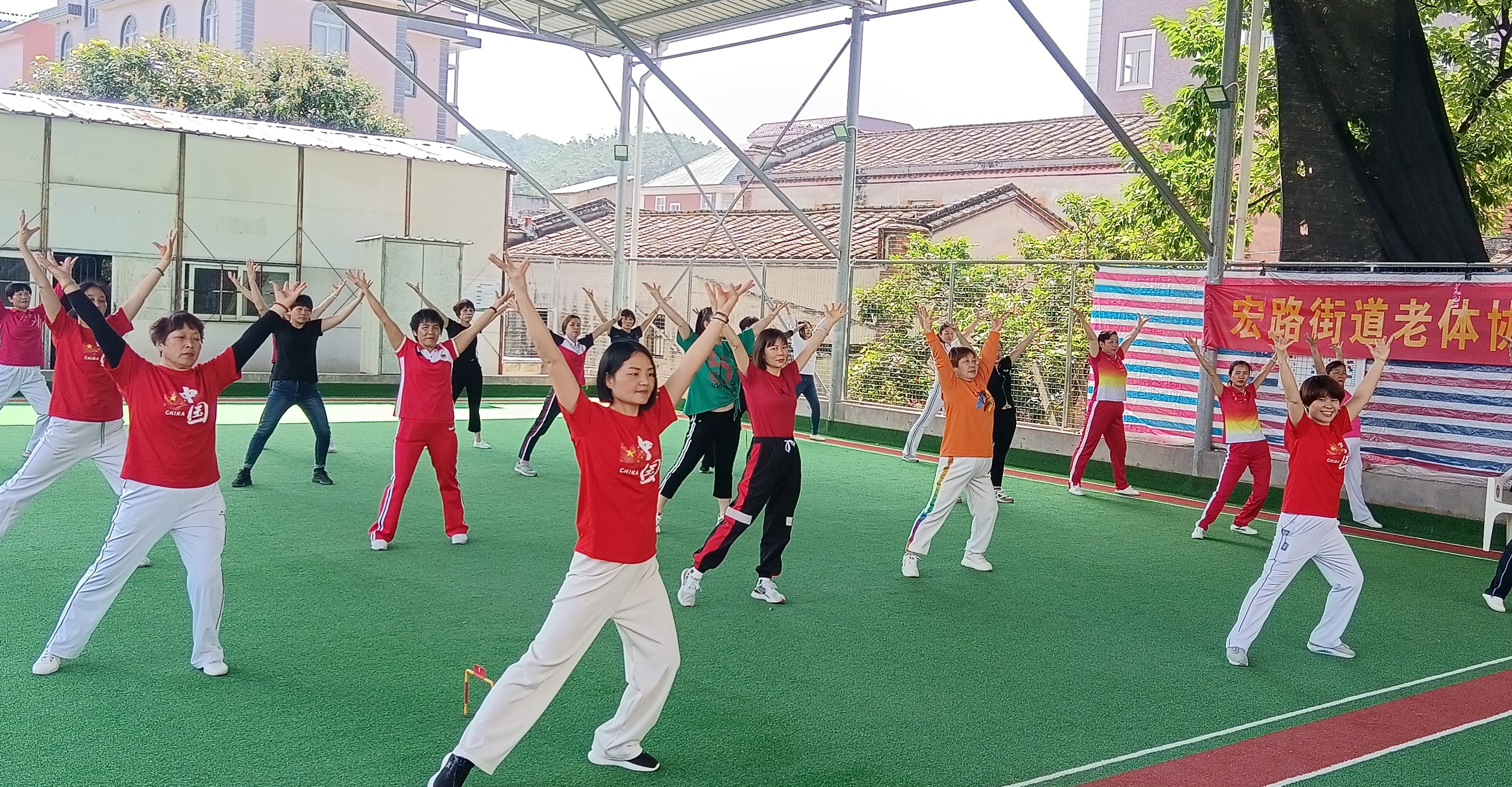 龍江、宏路街道老體協(xié)舉辦廣場(chǎng)舞培訓(xùn)班