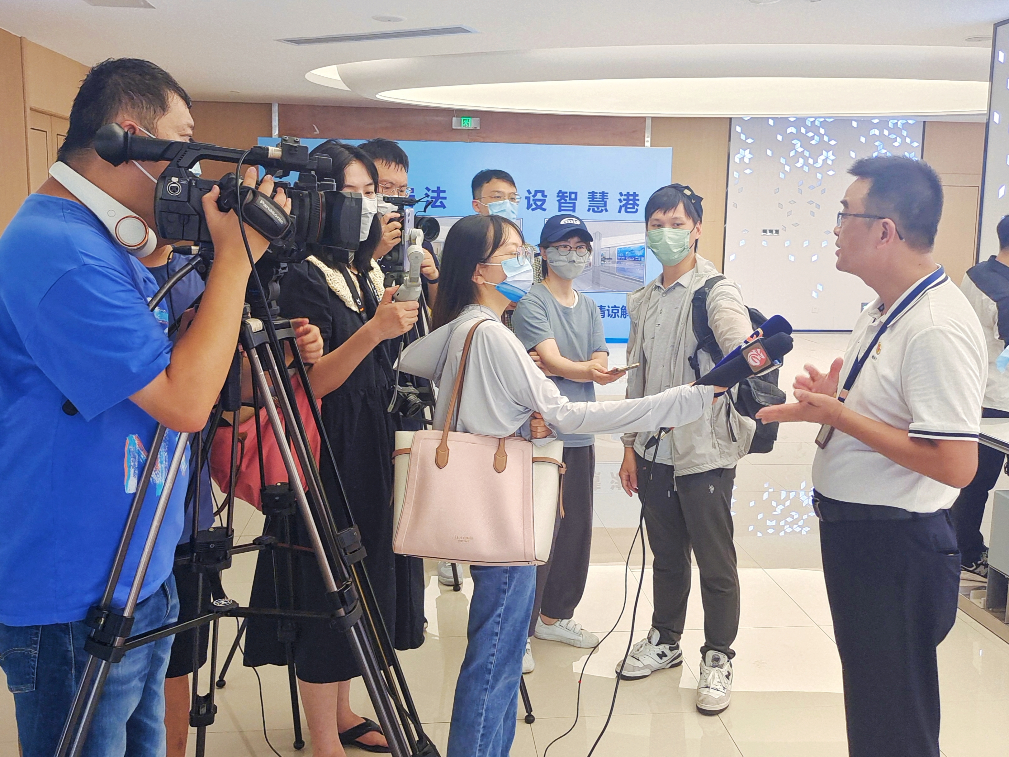 全國主流媒體聚焦江陰港區“智能化”