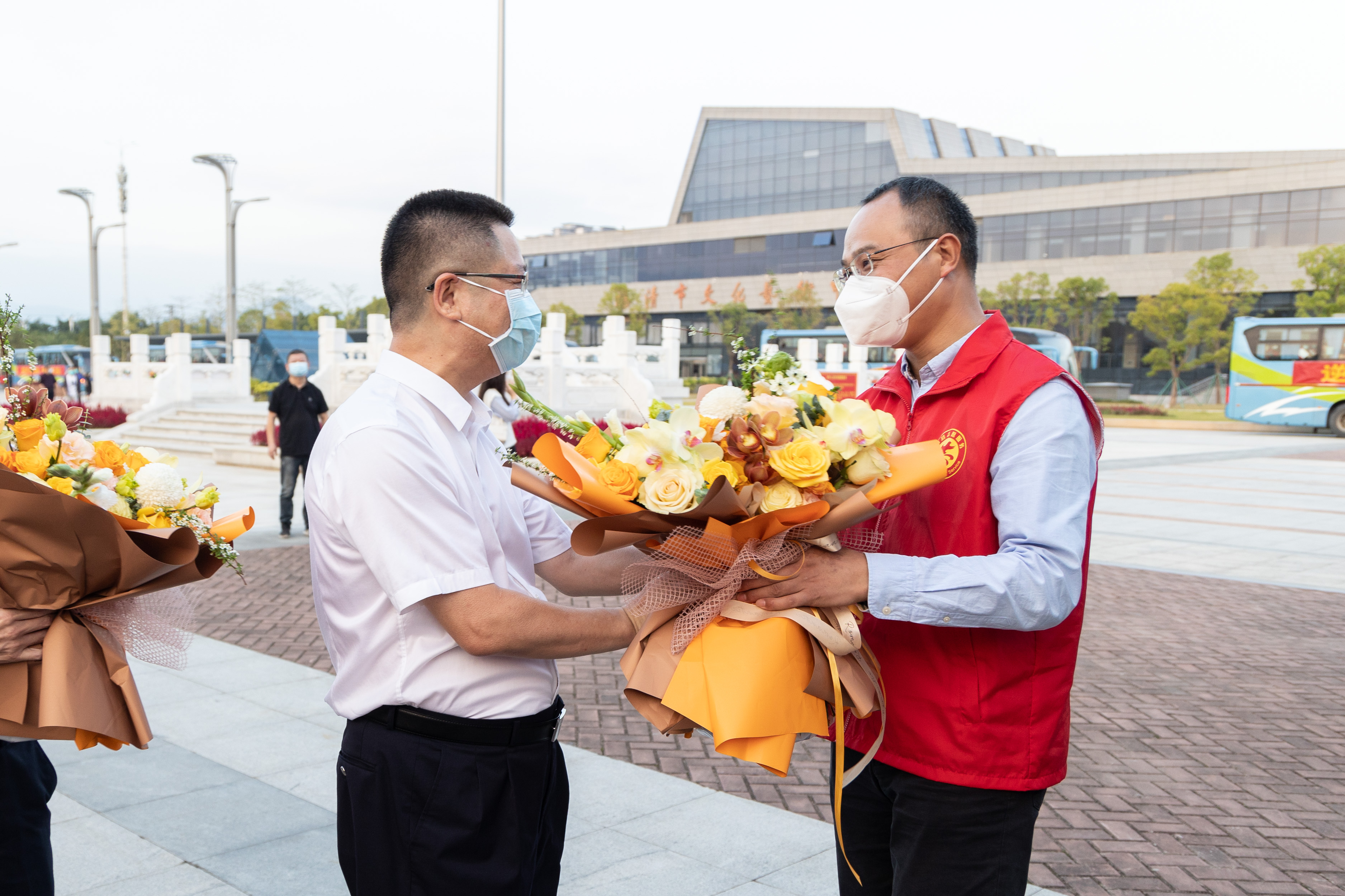 福清市援助倉山區(qū)疫情防控志愿服務(wù)隊平安凱旋