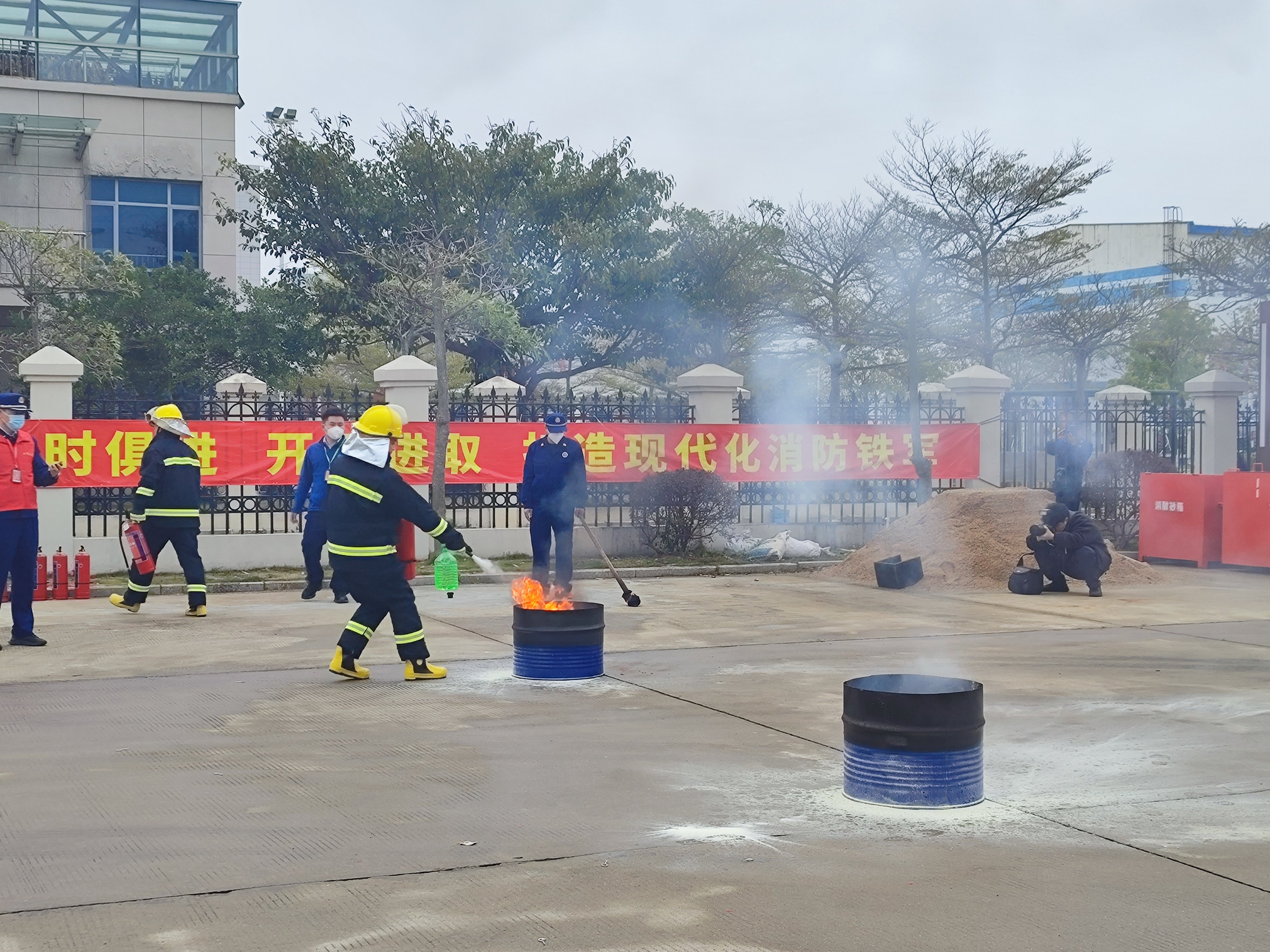 我市開展專（兼）職消防隊伍技能比<span class=