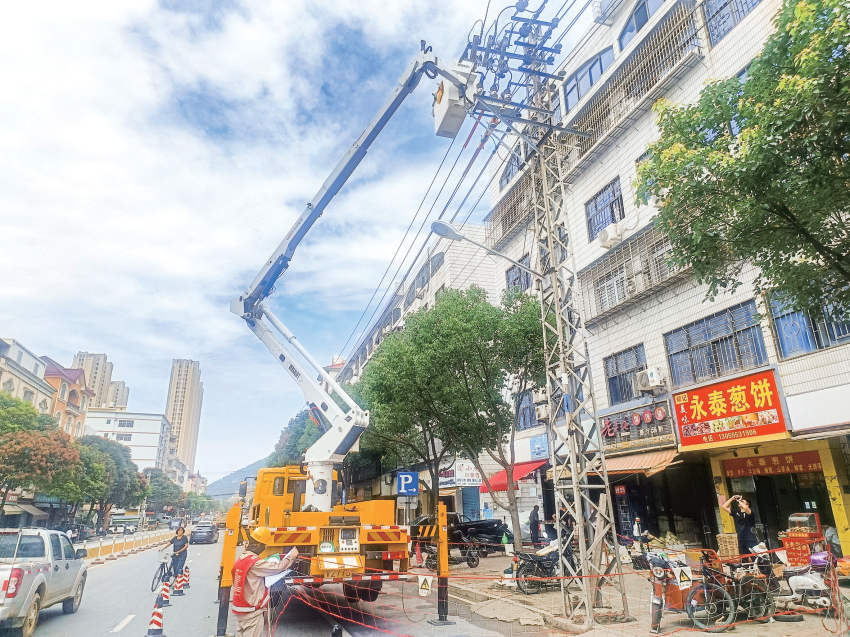 國網(wǎng)福清市供電公司不停電作業(yè)為惠民工程“讓路”