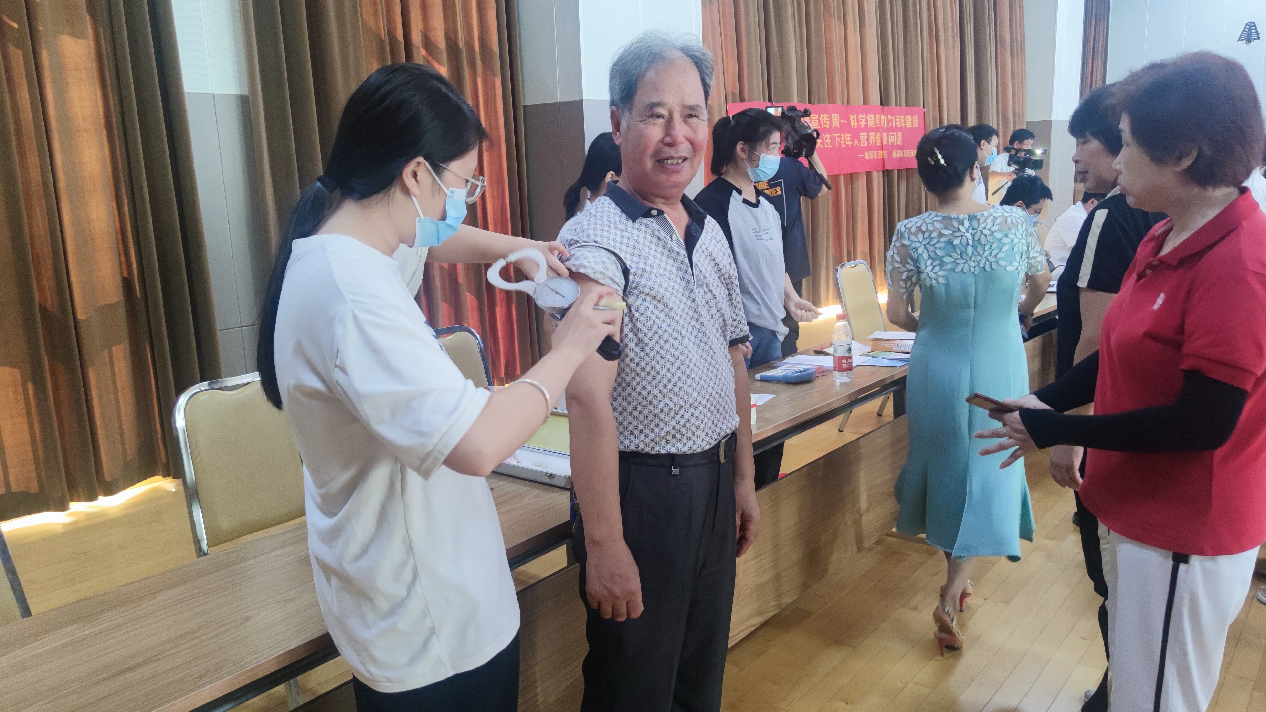 市衛(wèi)健系統(tǒng)開展“科學健身 助力老年健康”主題宣傳活動