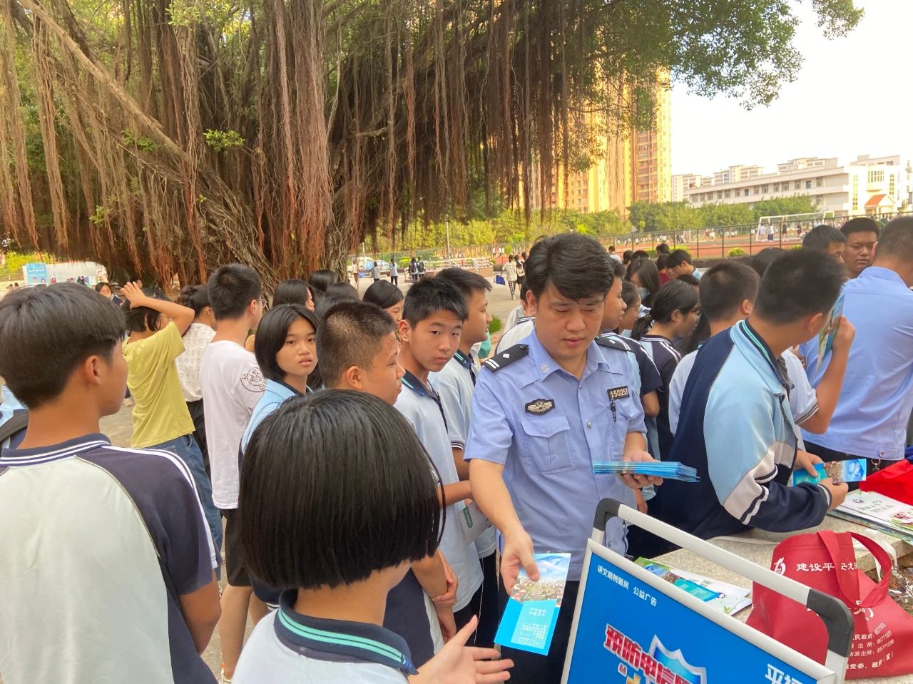 龍?zhí)镦?zhèn)開展“網(wǎng)絡(luò)安全宣傳周”主題宣傳活動