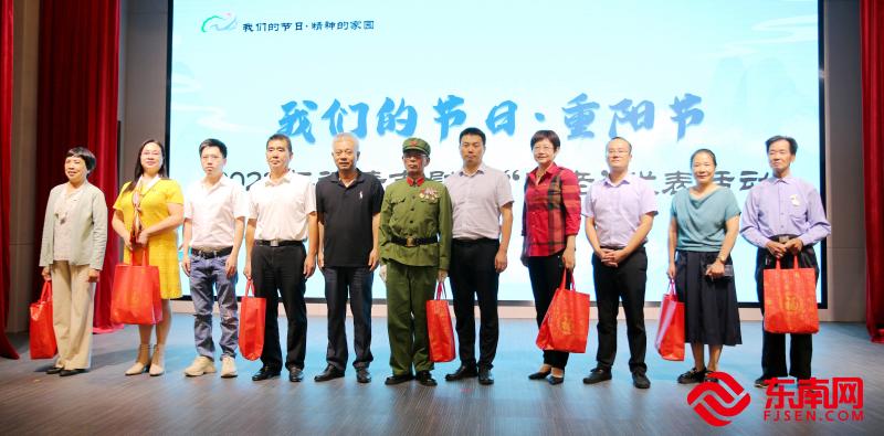 相關領導慰問“五老”同志代表。 (東南網福清頻道記者 林學武攝).jpg 相關領導慰問“五老”同志代表。 (東南網福清頻道記者 林學武攝).jpg