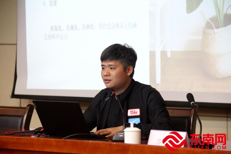 東南網視頻部副主任李濤作題為《新聞短視頻拍攝制作》的培訓。(東南網福清頻道記者 陳燕平攝).jpg 東南網視頻部副主任李濤作題為《新聞短視頻拍攝制作》的培訓。(東南網福清頻道記者 陳燕平攝).jpg