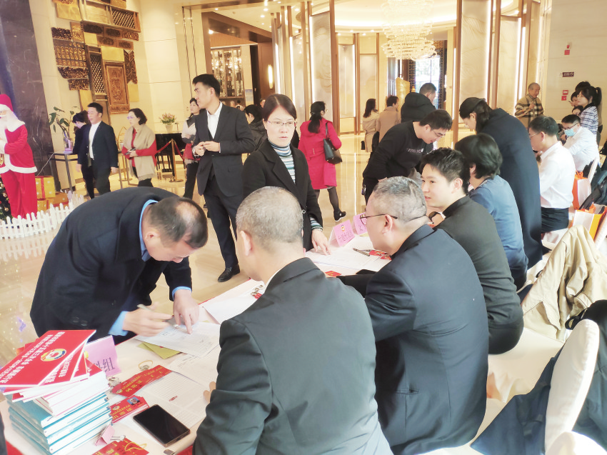 市政協十五屆三次會議委員向大會報到