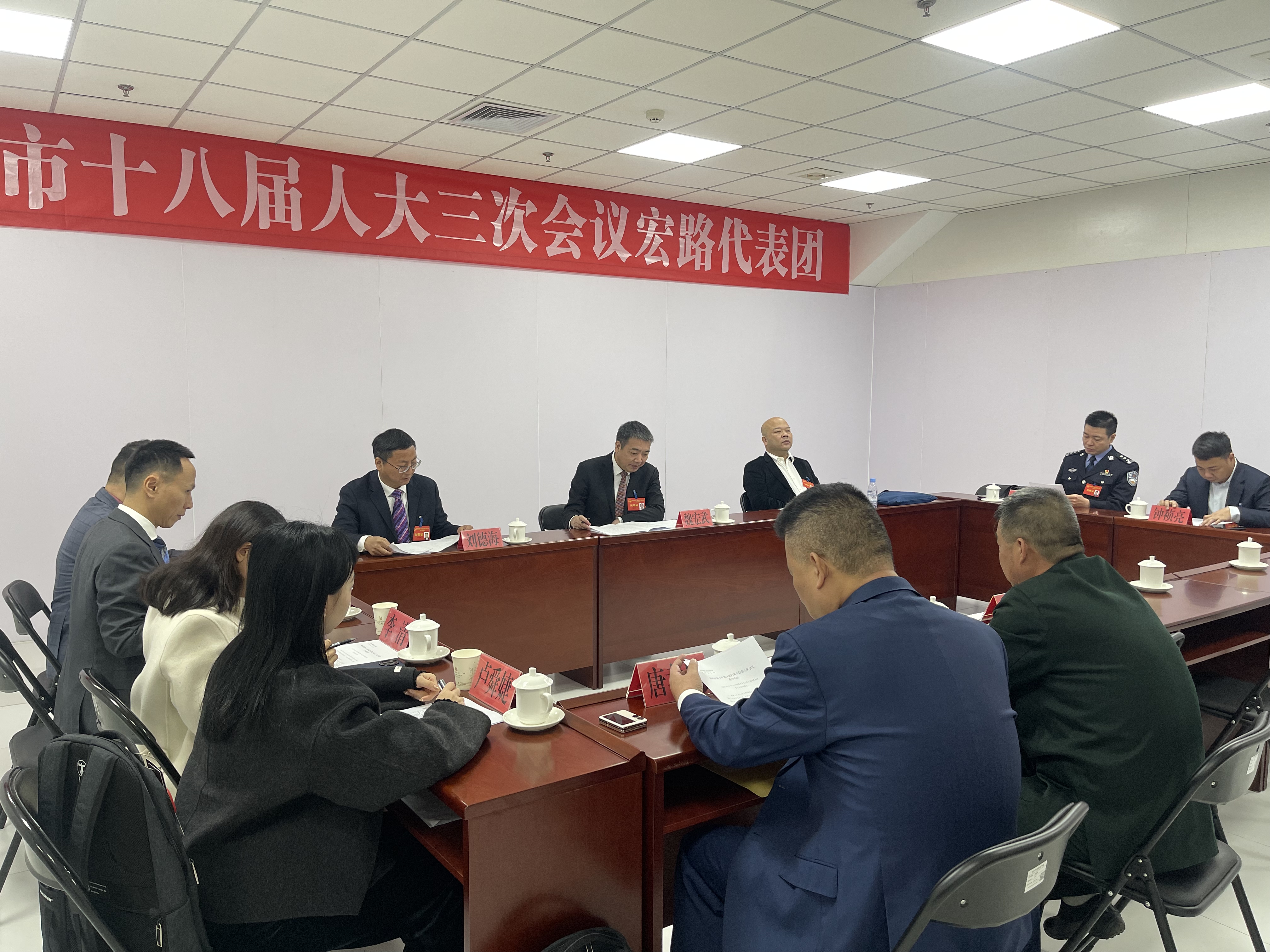 福清市人大代表分組審議市人大常委會、市“兩院”工作報告