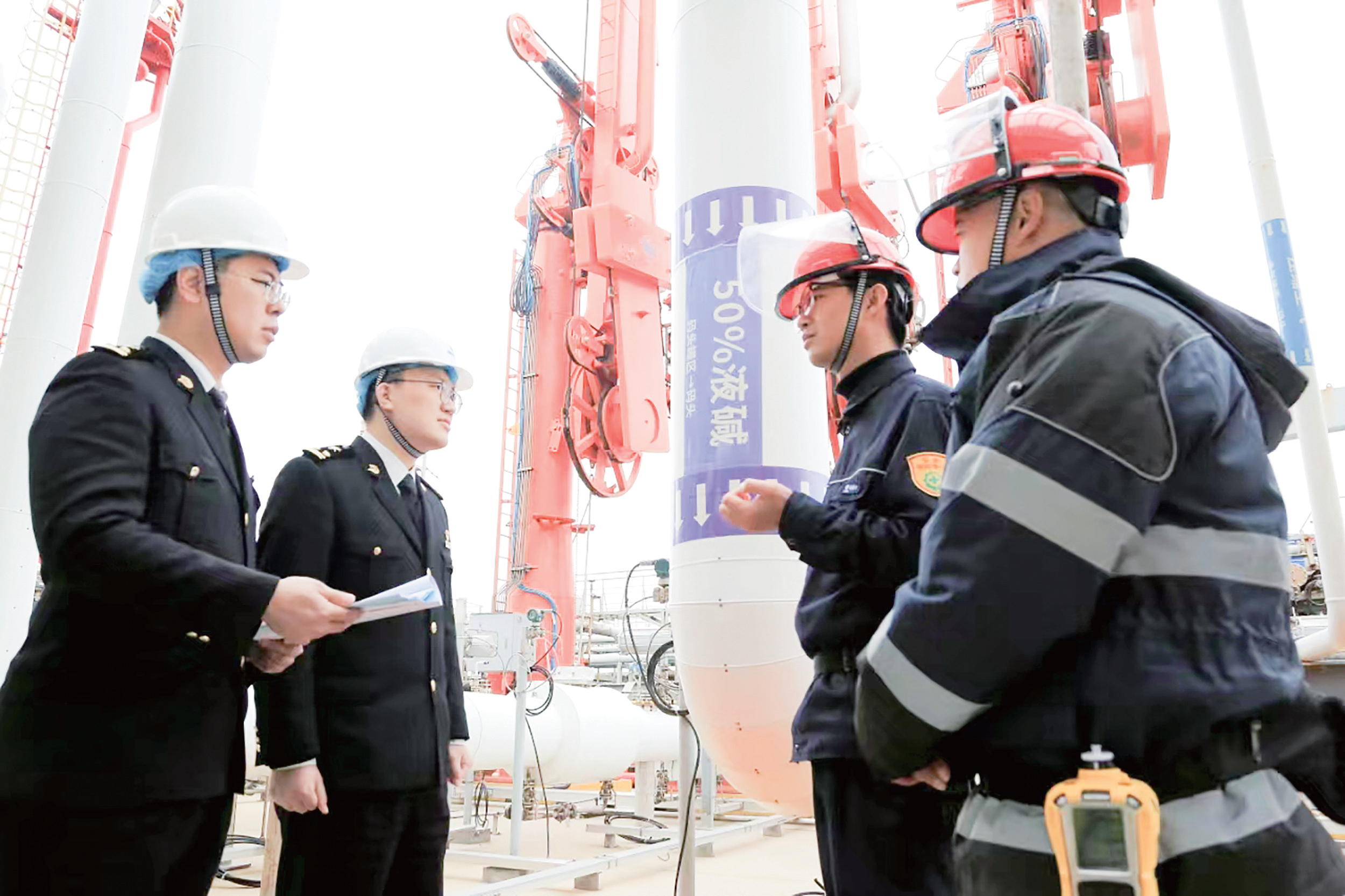 江陰港區第二個液體化工碼頭正式啟用 出口我省首批50%氫氧化鈉