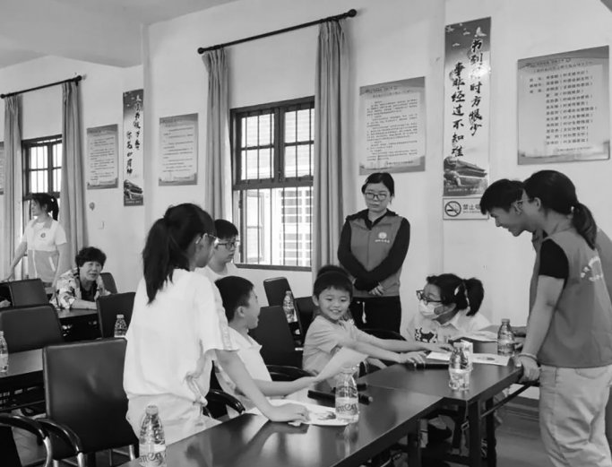 龍山街道計生協會舉辦“學會保護自己”專題講座