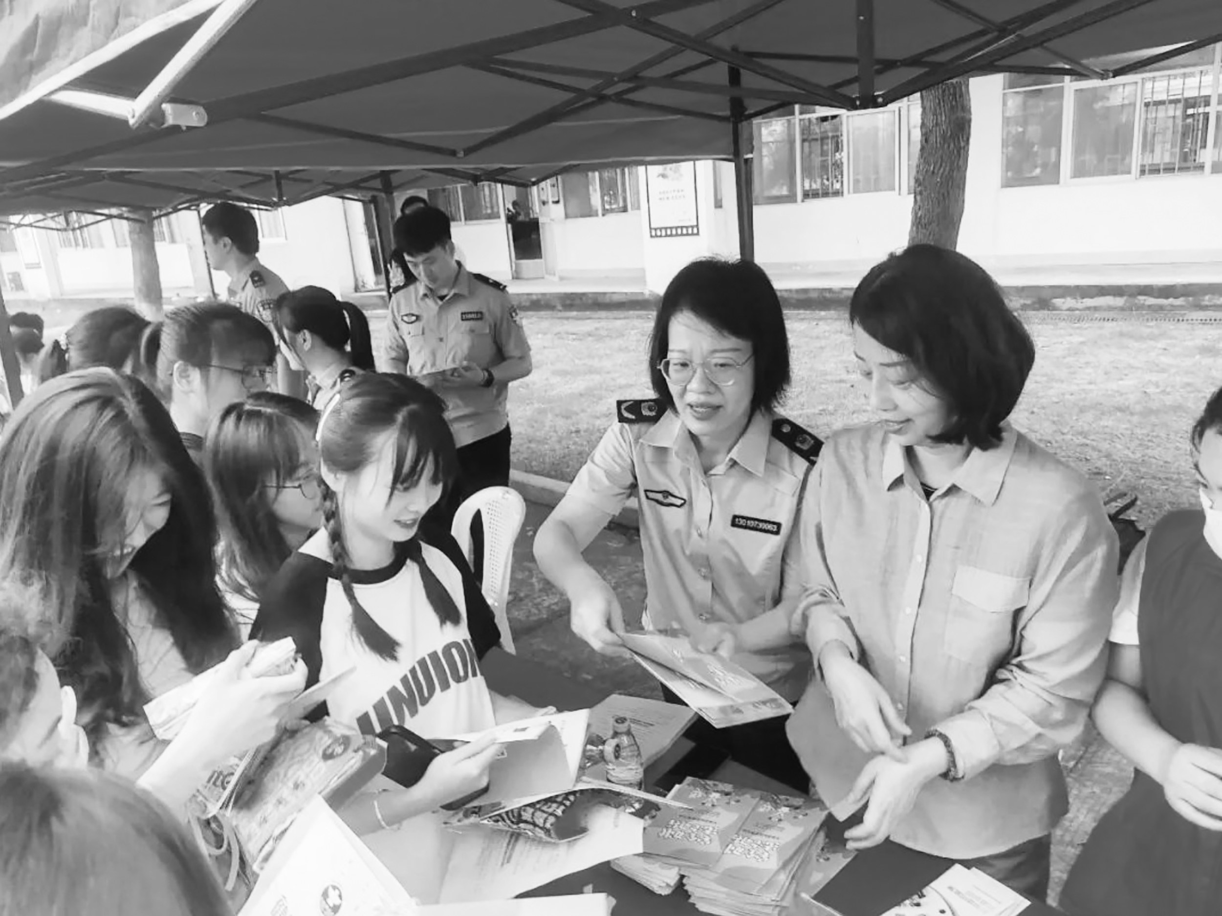 市市場監管局聯合多部門開展“愛膚日”宣傳活動