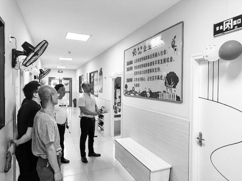 市政協社會法制組慰問康復中心特殊兒童