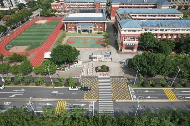 福清交警全力實(shí)施校園周邊道路交通安全提升工程 福清交警全力實(shí)施校園周邊道路交通安全提升工程