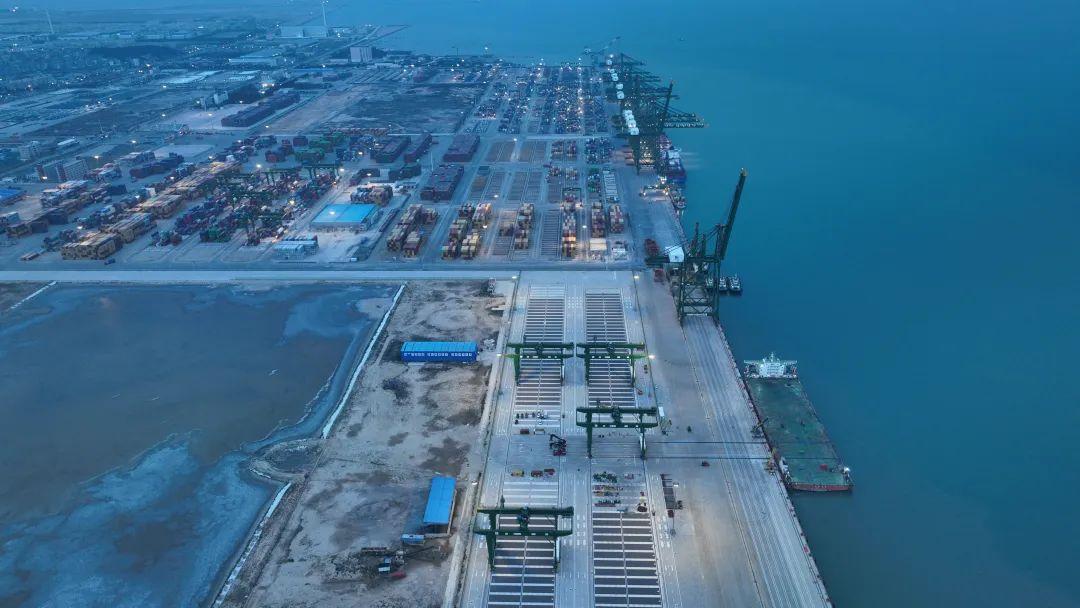 新增4臺！福州港江陰港區自動化設備再“擴圈”